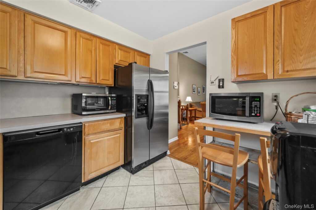 20 Salem Place, White Plains, NY 10605 - Photo 10 of 28