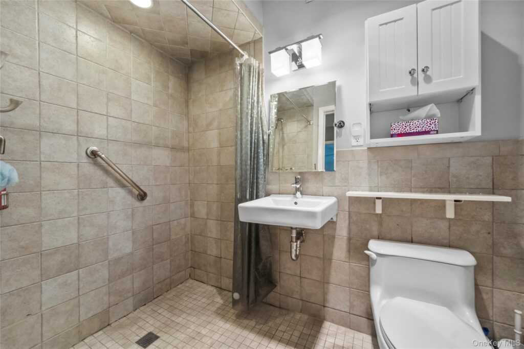 20 Salem Place, White Plains, NY 10605 - Photo 5 of 28