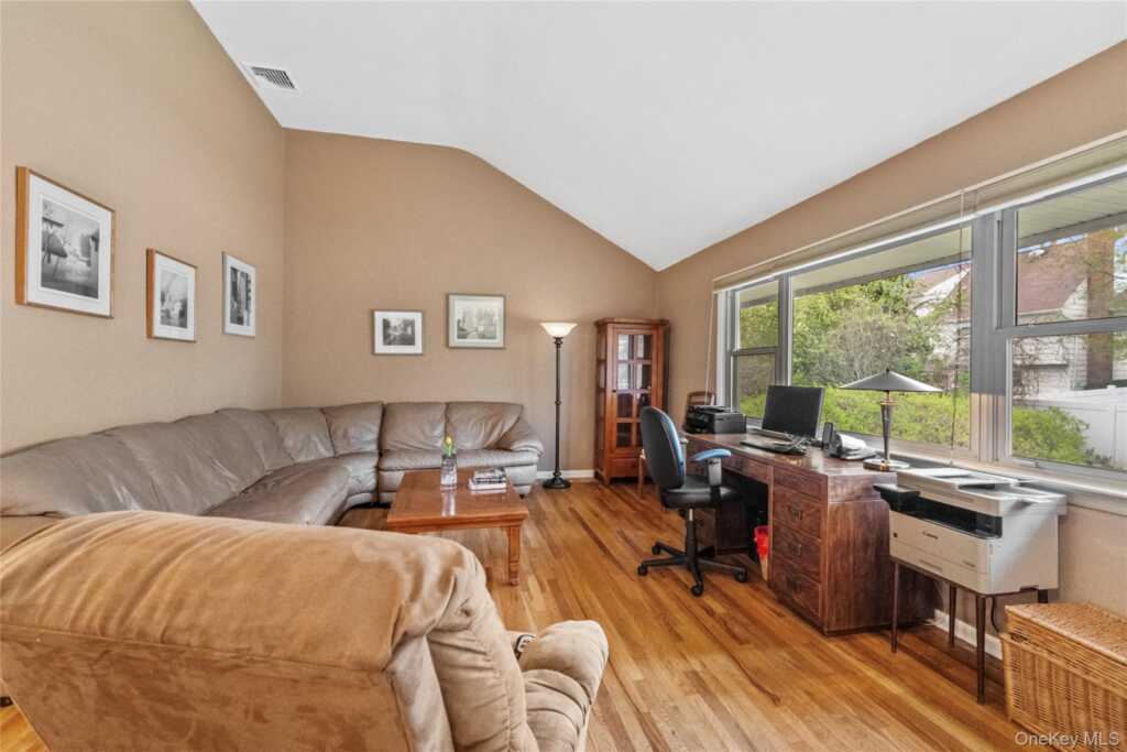 20 Salem Place, White Plains, NY 10605 - Photo 6 of 28