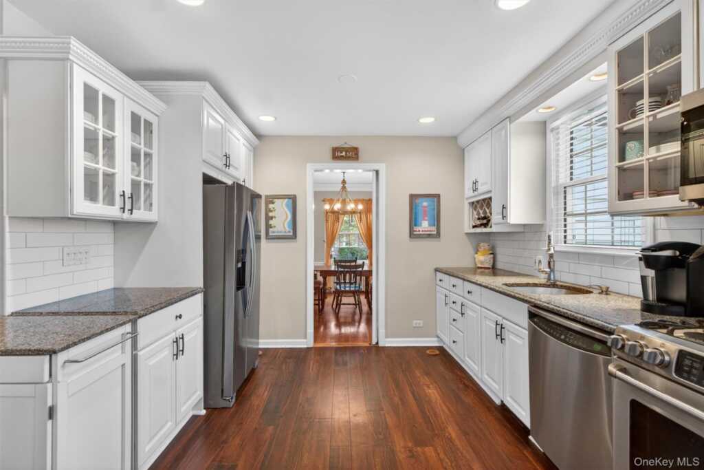 54 Seneca Avenue, White Plains, NY 10603 - Photo 12 of 50