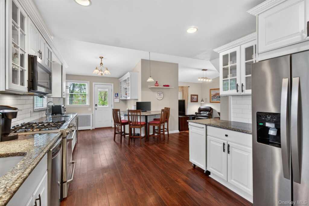 54 Seneca Avenue, White Plains, NY 10603 - Photo 18 of 50