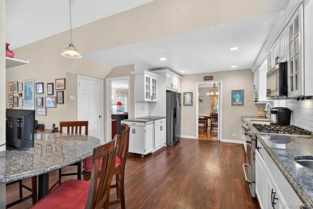 54 Seneca Avenue, White Plains, NY 10603 - Photo 19 of 50