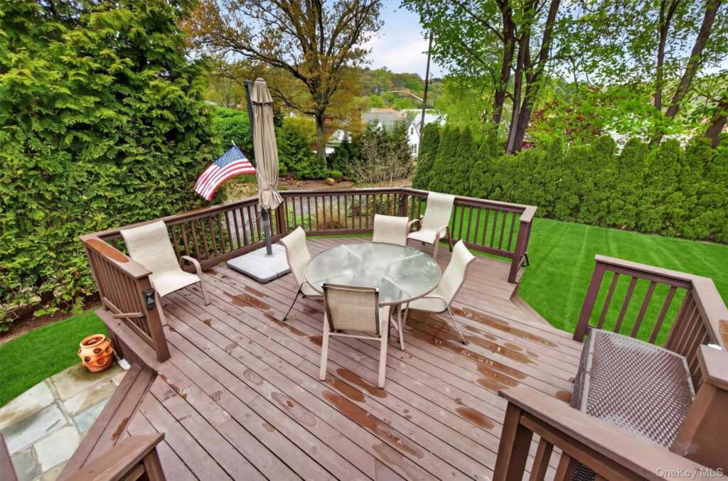54 Seneca Avenue, White Plains, NY 10603 - Photo 38 of 50