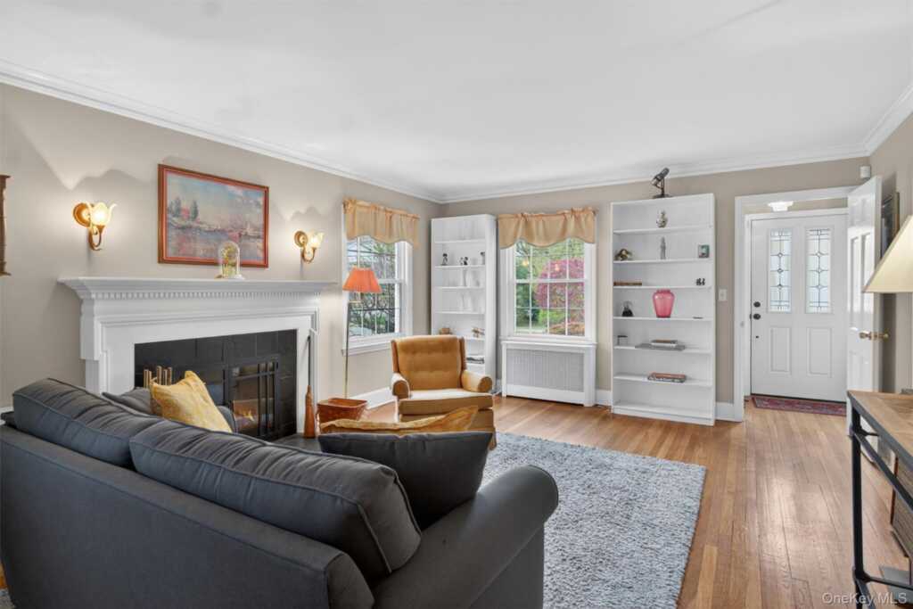 54 Seneca Avenue, White Plains, NY 10603 - Photo 5 of 50