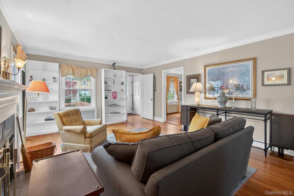 54 Seneca Avenue, White Plains, NY 10603 - Photo 8 of 50