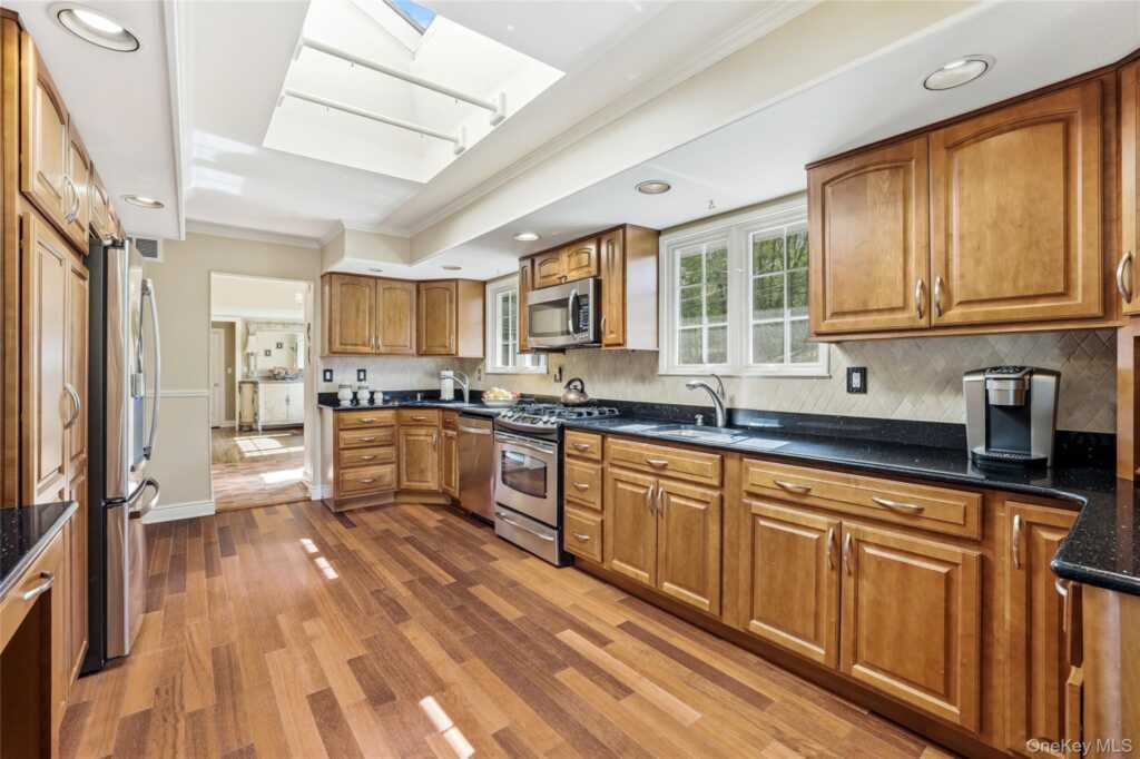 35 Mayer Drive, Suffern, NY 10901 - Photo 10 of 34