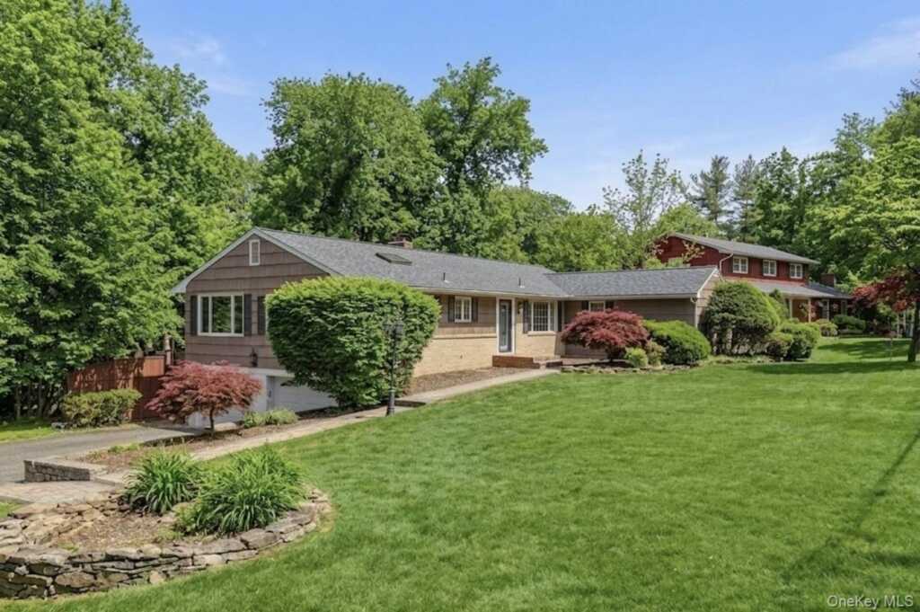 35 Mayer Drive, Suffern, NY 10901 - Photo 2 of 34