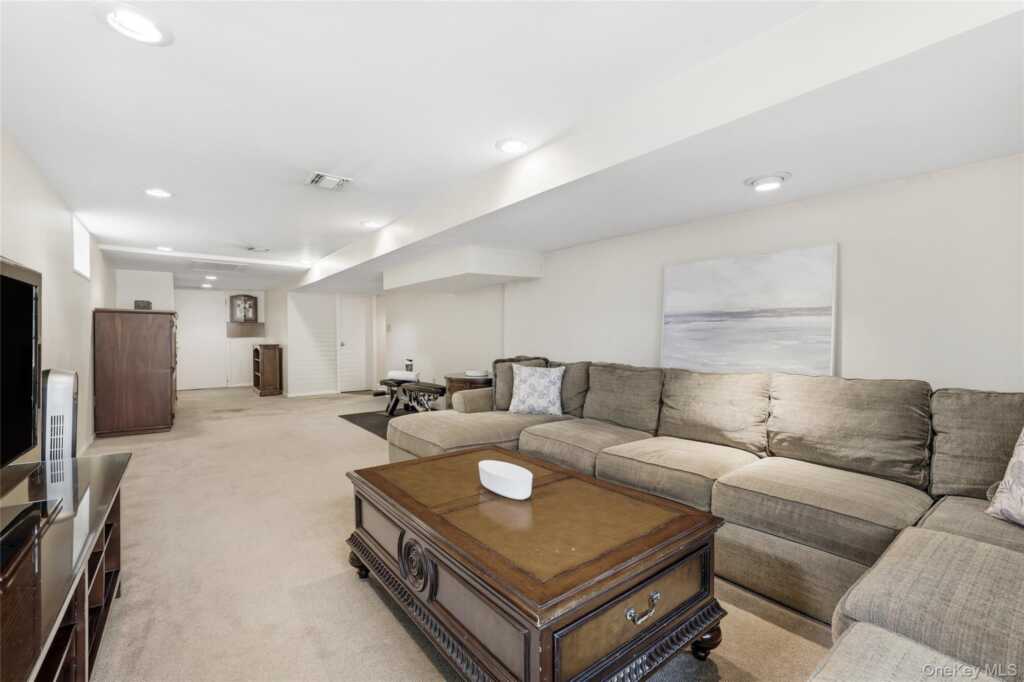 35 Mayer Drive, Suffern, NY 10901 - Photo 22 of 34