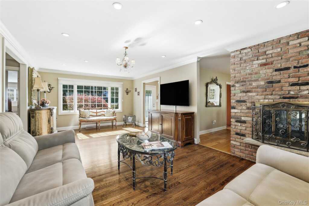35 Mayer Drive, Suffern, NY 10901 - Photo 3 of 34