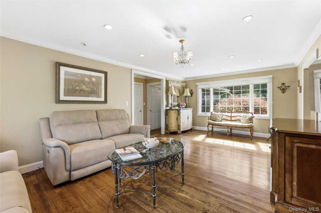 35 Mayer Drive, Suffern, NY 10901 - Photo 4 of 34