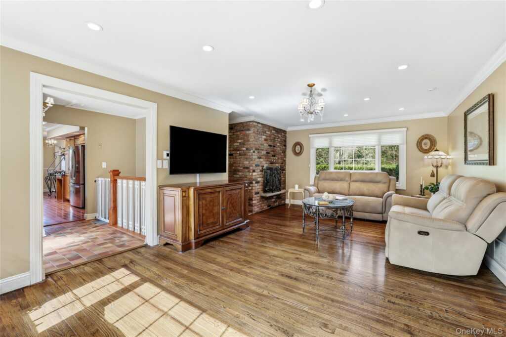 35 Mayer Drive, Suffern, NY 10901 - Photo 5 of 34