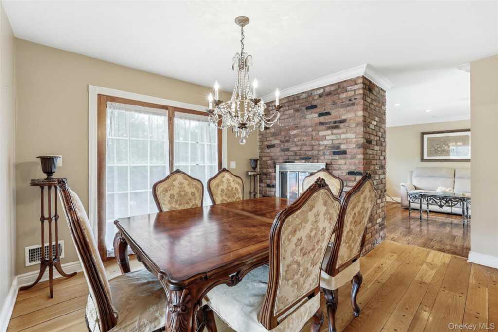 35 Mayer Drive, Suffern, NY 10901 - Photo 6 of 34