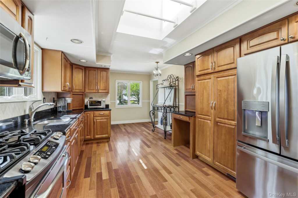 35 Mayer Drive, Suffern, NY 10901 - Photo 9 of 34