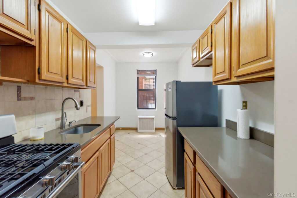 1 Broad Parkway, Unit #3M, White Plains, NY 10601 - Photo 3 of 10