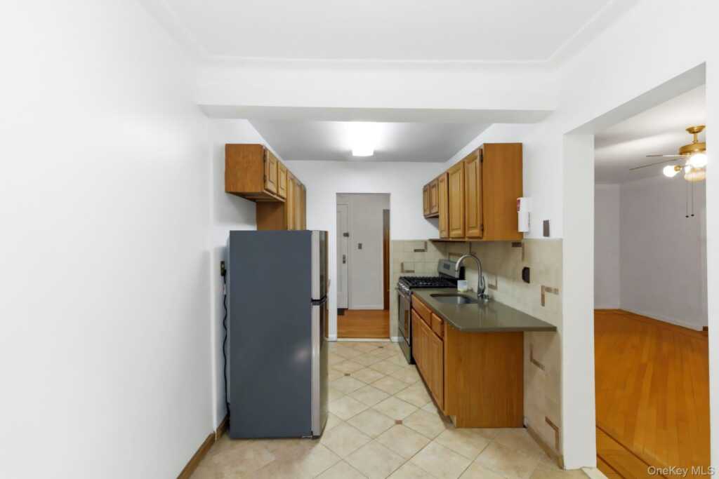 1 Broad Parkway, Unit #3M, White Plains, NY 10601 - Photo 4 of 10