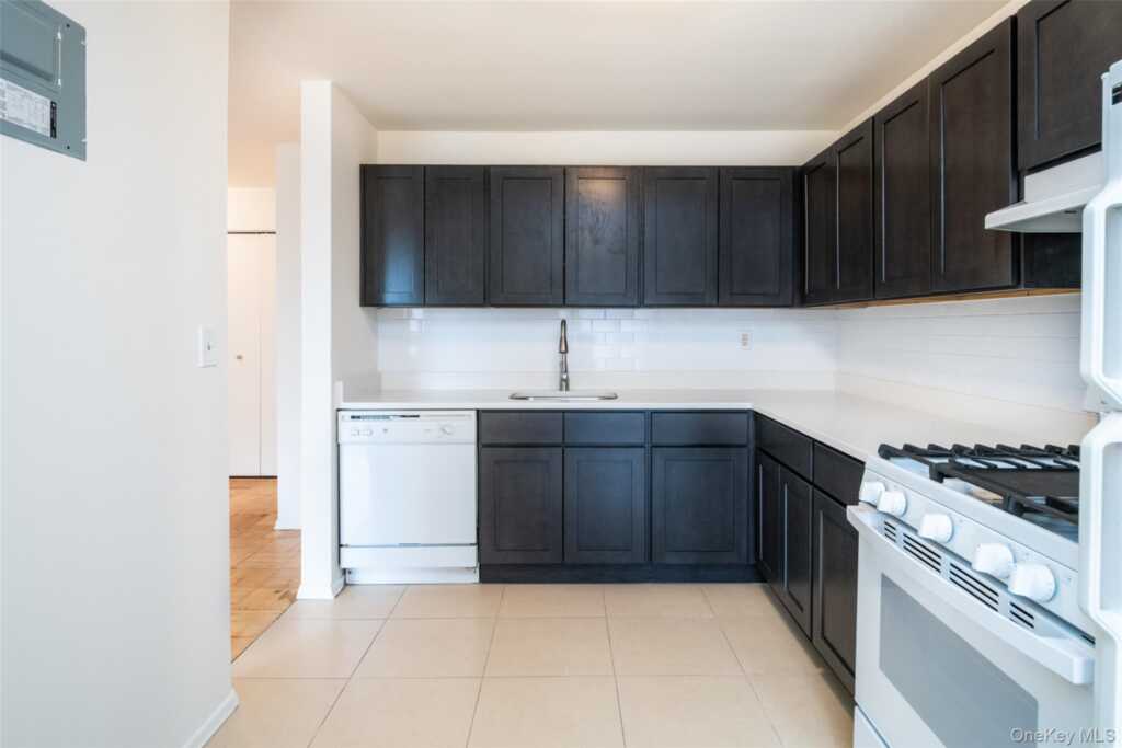 125 Lake Street, Unit #9-B South, White Plains, NY 10604 - Photo 18 of 32