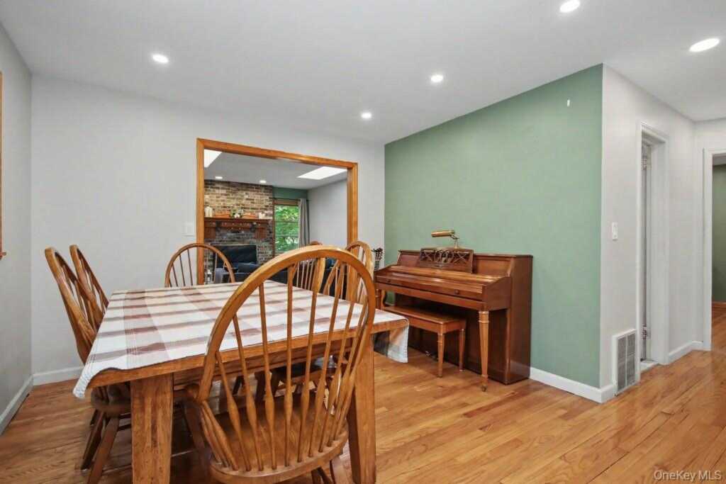 24 Convent Road, Nanuet, NY 10954 - Photo 15 of 50