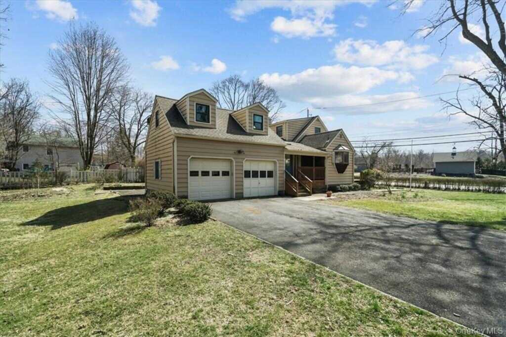 24 Convent Road, Nanuet, NY 10954 - Photo 2 of 50