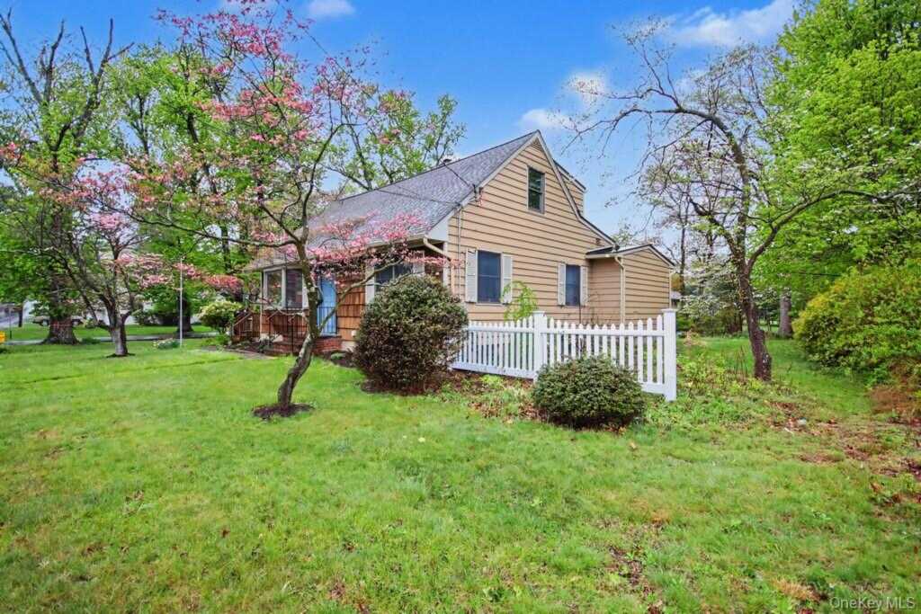 24 Convent Road, Nanuet, NY 10954 - Photo 3 of 50
