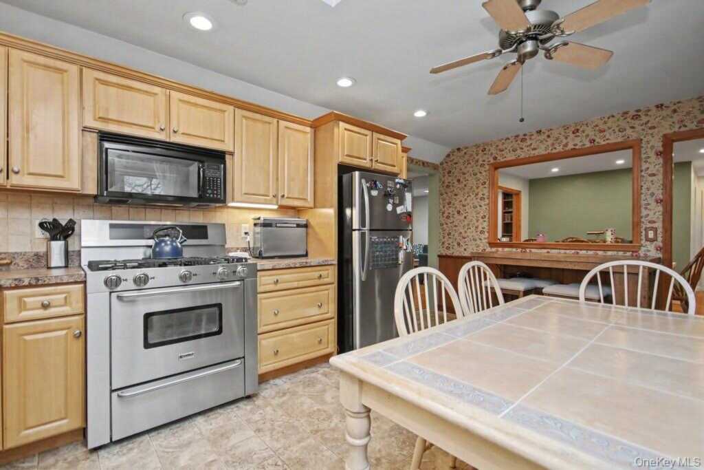24 Convent Road, Nanuet, NY 10954 - Photo 30 of 50