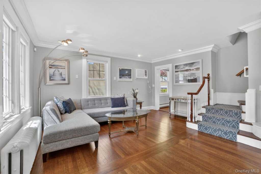 187 Longview Avenue, White Plains, NY 10605 - Photo 10 of 48
