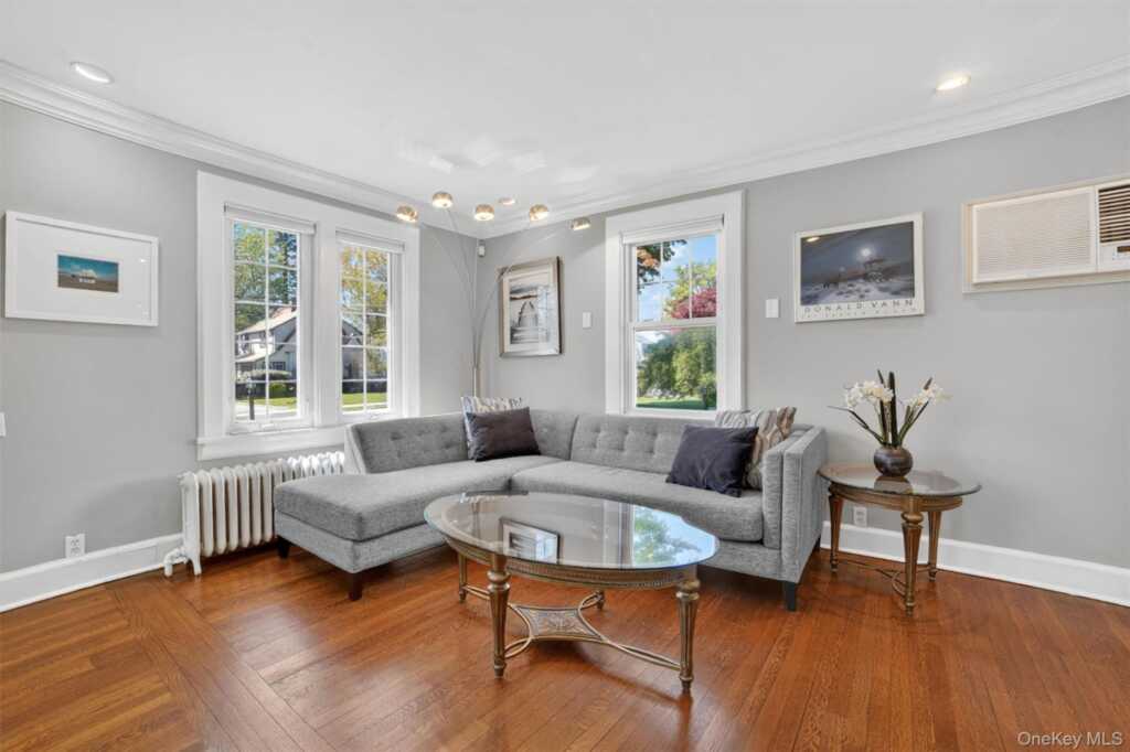 187 Longview Avenue, White Plains, NY 10605 - Photo 12 of 48