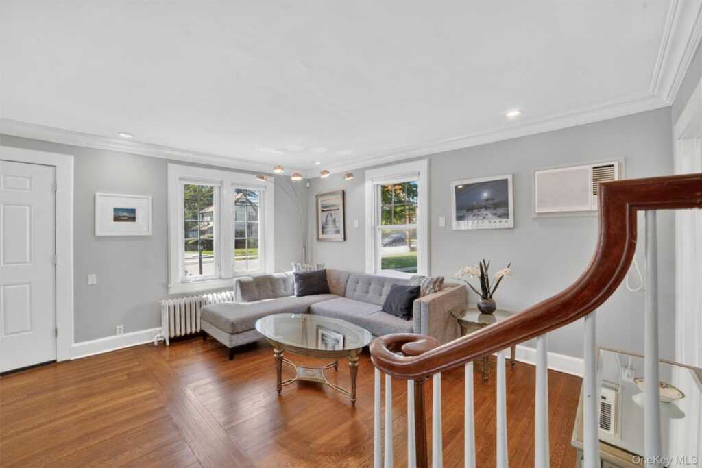 187 Longview Avenue, White Plains, NY 10605 - Photo 13 of 48