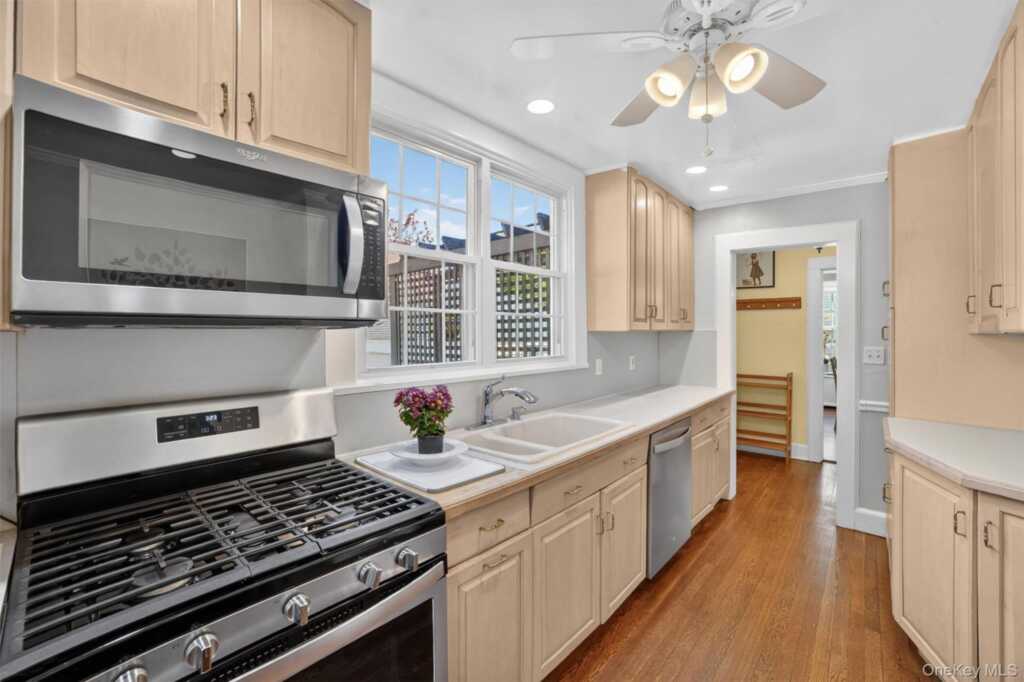 187 Longview Avenue, White Plains, NY 10605 - Photo 24 of 48