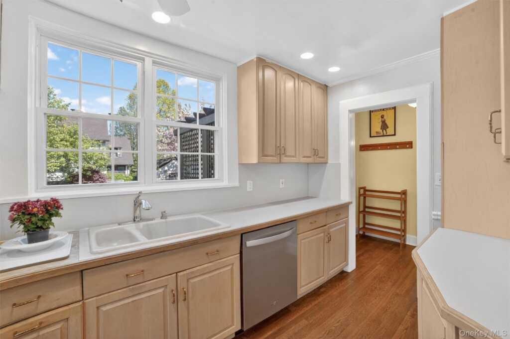187 Longview Avenue, White Plains, NY 10605 - Photo 27 of 48