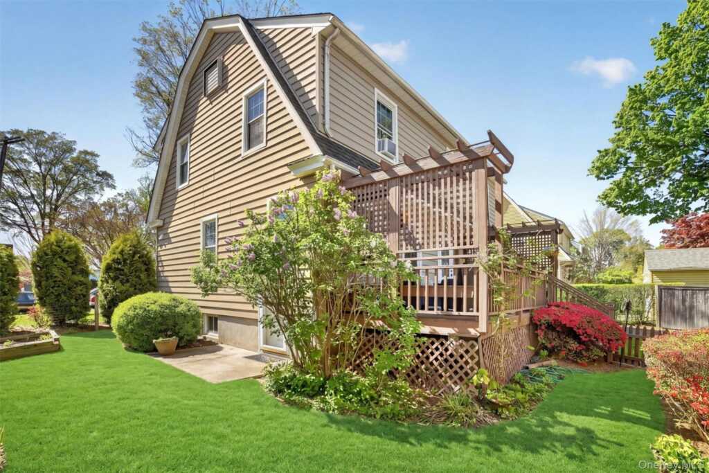 187 Longview Avenue, White Plains, NY 10605 - Photo 3 of 48