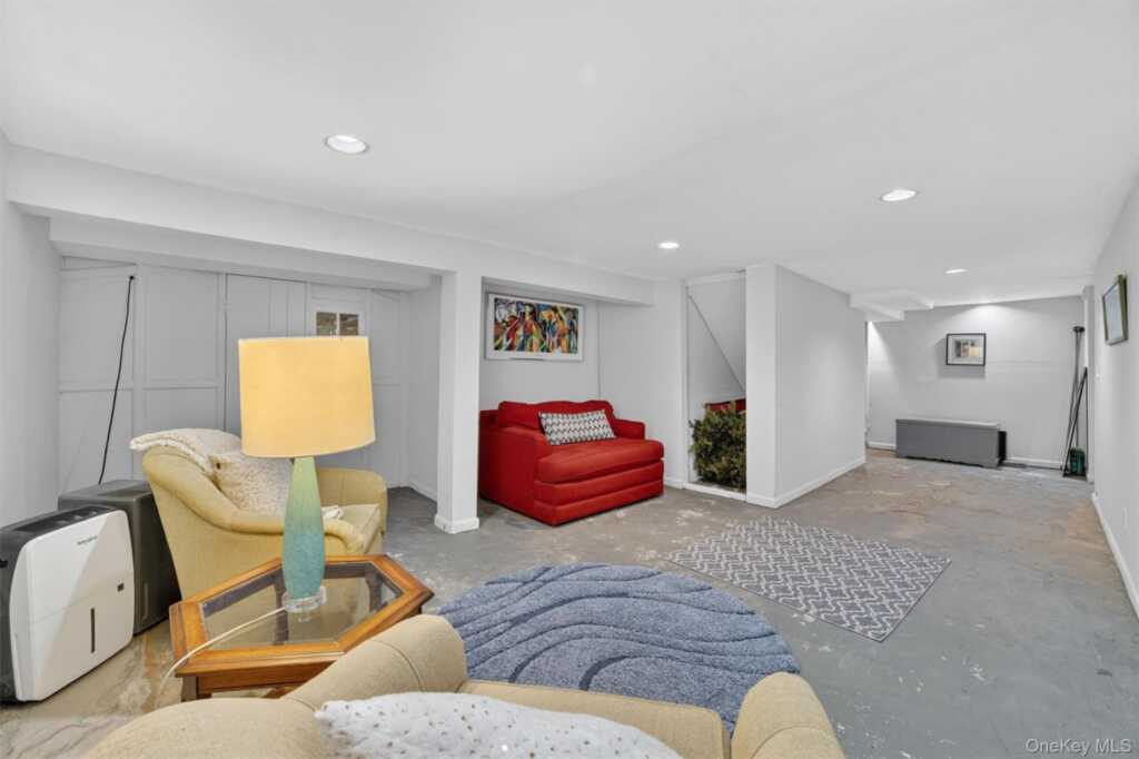 187 Longview Avenue, White Plains, NY 10605 - Photo 39 of 48