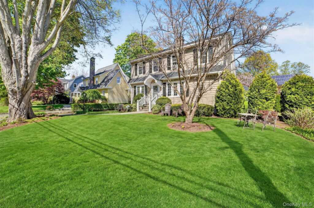 187 Longview Avenue, White Plains, NY 10605 - Photo 4 of 48
