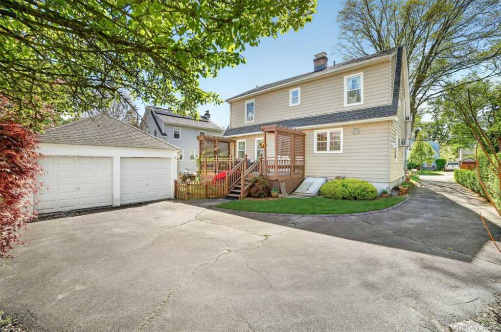 187 Longview Avenue, White Plains, NY 10605 - Photo 45 of 48