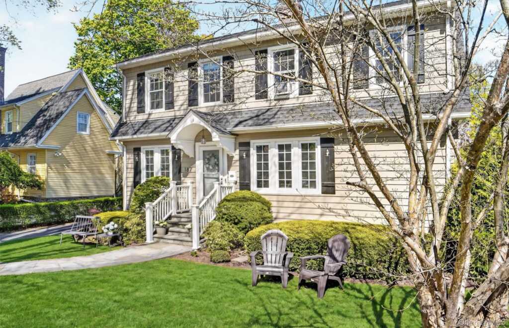 187 Longview Avenue, White Plains, NY 10605 - Photo 6 of 48