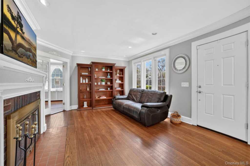 187 Longview Avenue, White Plains, NY 10605 - Photo 9 of 48