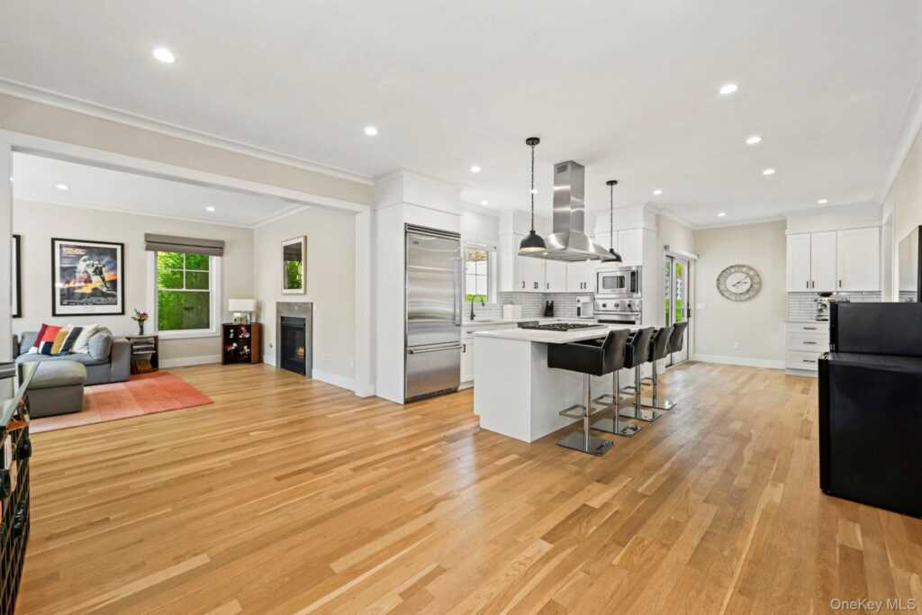 407 Wilmot Road, New Rochelle, NY 10804 - Photo 10 of 50