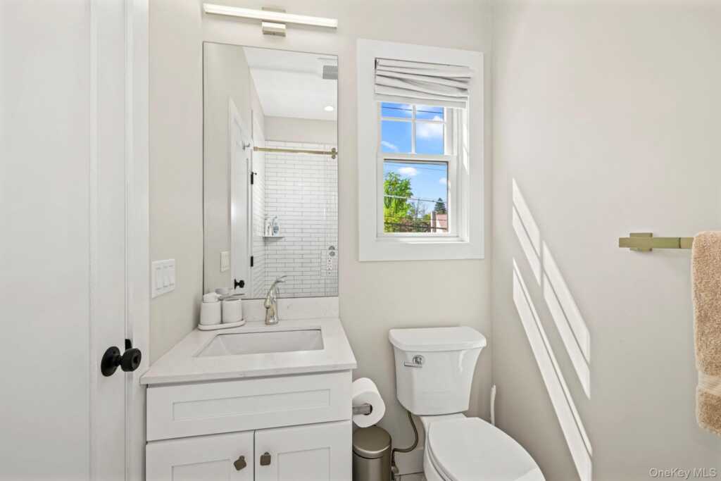407 Wilmot Road, New Rochelle, NY 10804 - Photo 17 of 50