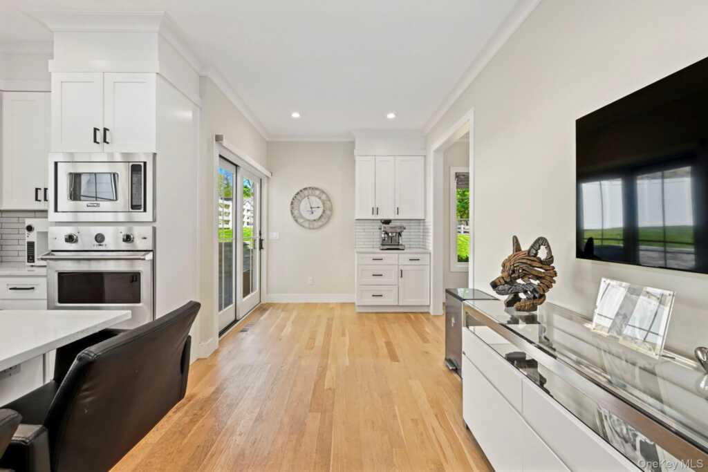 407 Wilmot Road, New Rochelle, NY 10804 - Photo 18 of 50