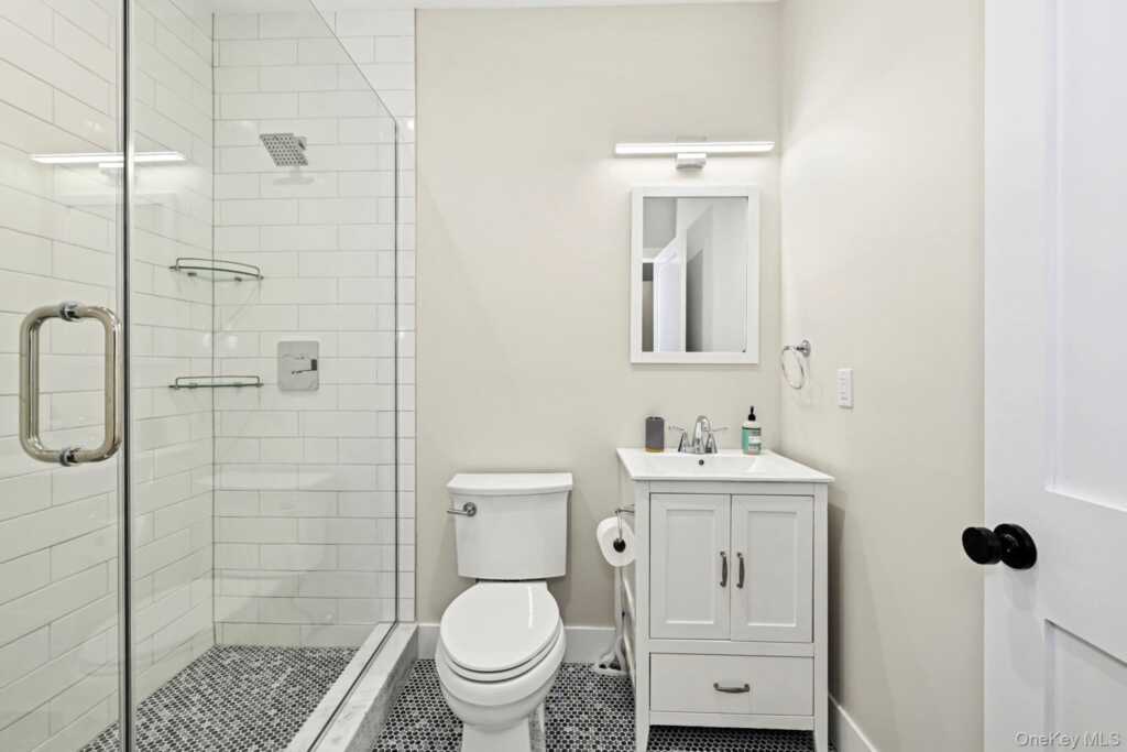 407 Wilmot Road, New Rochelle, NY 10804 - Photo 20 of 50