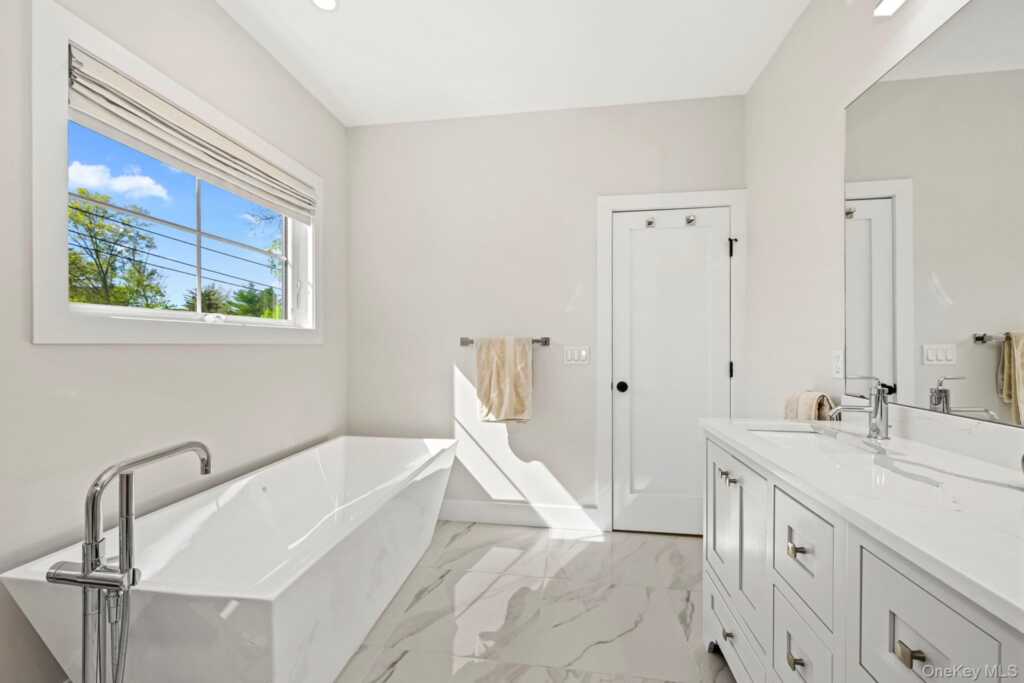 407 Wilmot Road, New Rochelle, NY 10804 - Photo 27 of 50