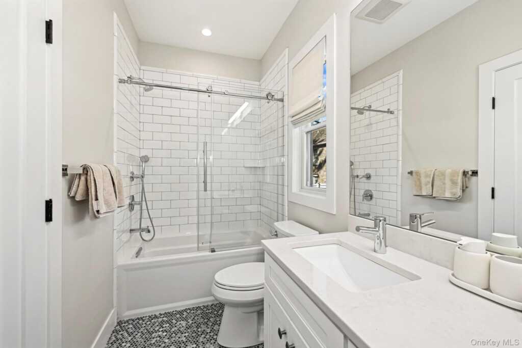 407 Wilmot Road, New Rochelle, NY 10804 - Photo 30 of 50
