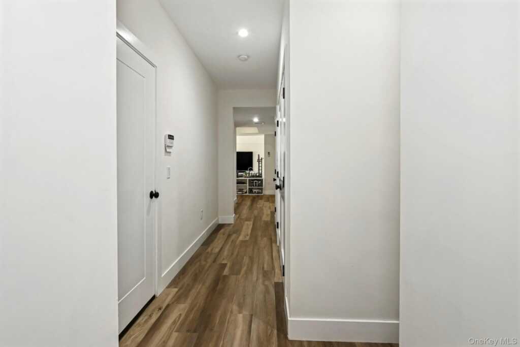 407 Wilmot Road, New Rochelle, NY 10804 - Photo 32 of 50