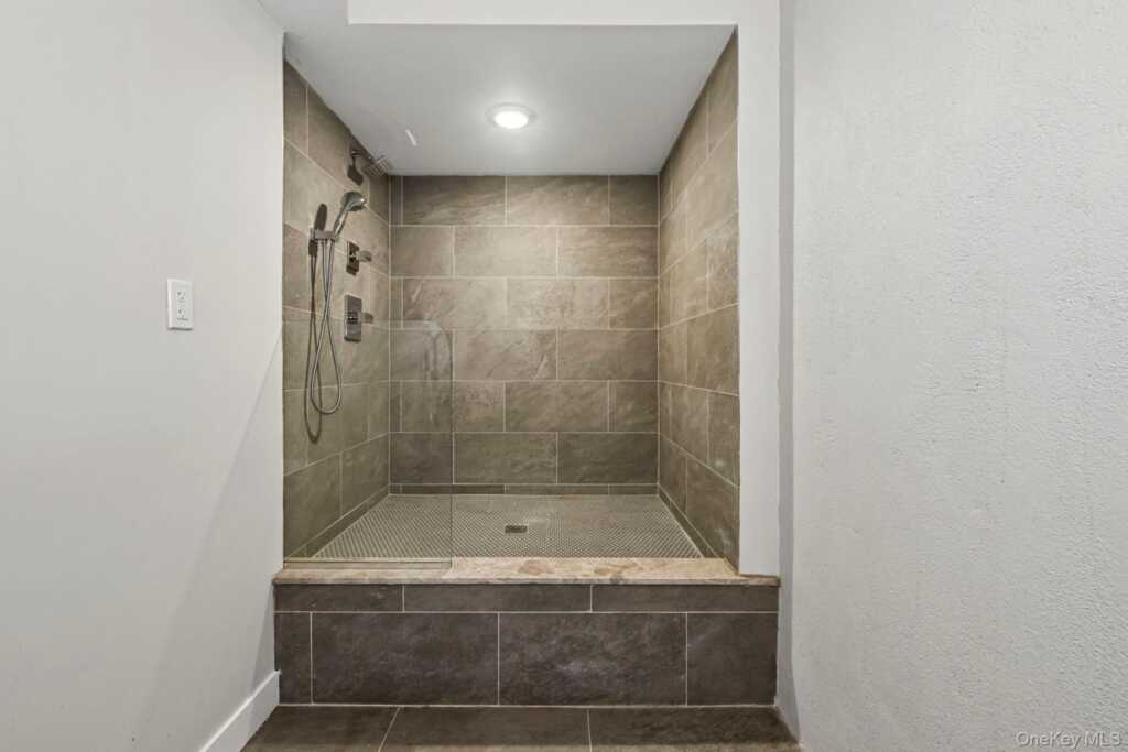 407 Wilmot Road, New Rochelle, NY 10804 - Photo 34 of 50