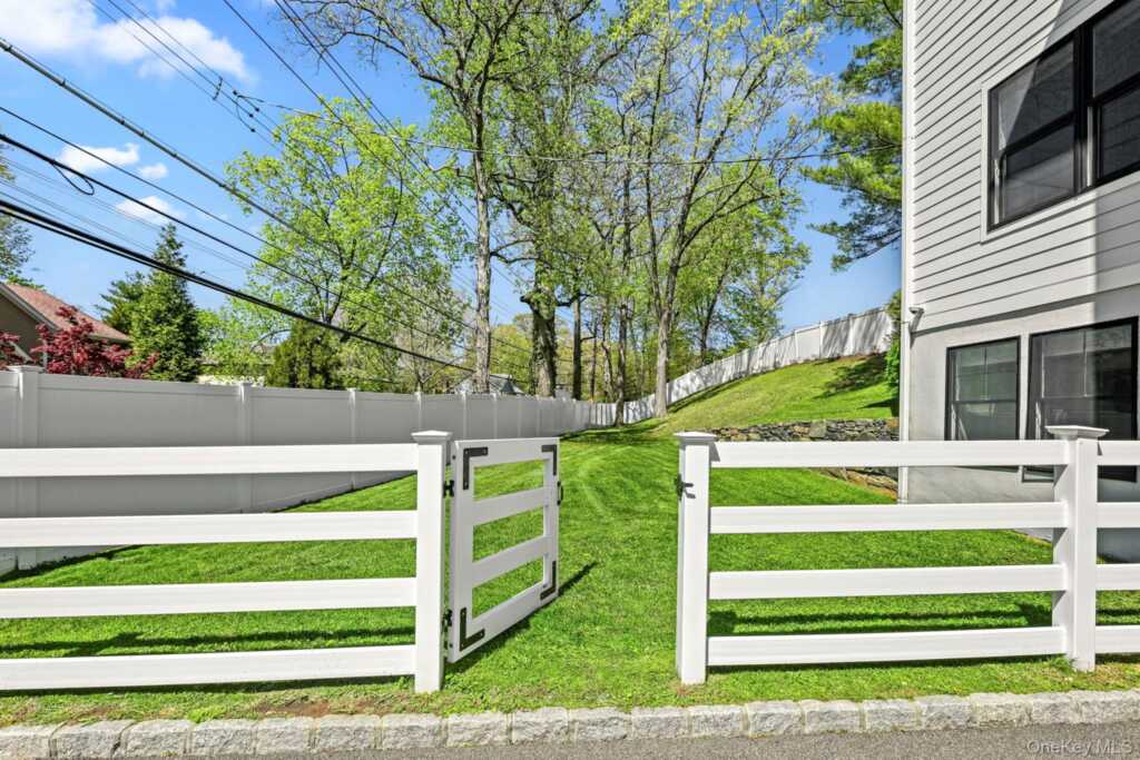 407 Wilmot Road, New Rochelle, NY 10804 - Photo 38 of 50