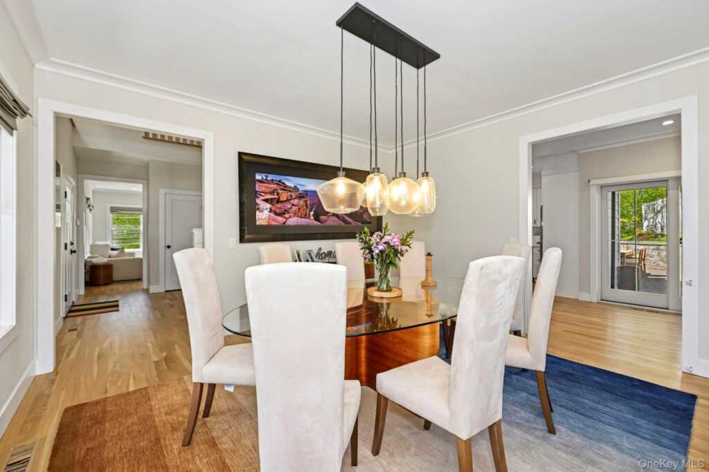 407 Wilmot Road, New Rochelle, NY 10804 - Photo 4 of 50