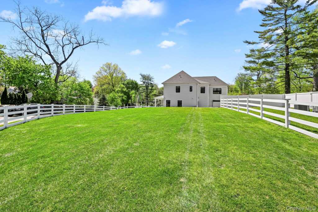 407 Wilmot Road, New Rochelle, NY 10804 - Photo 41 of 50
