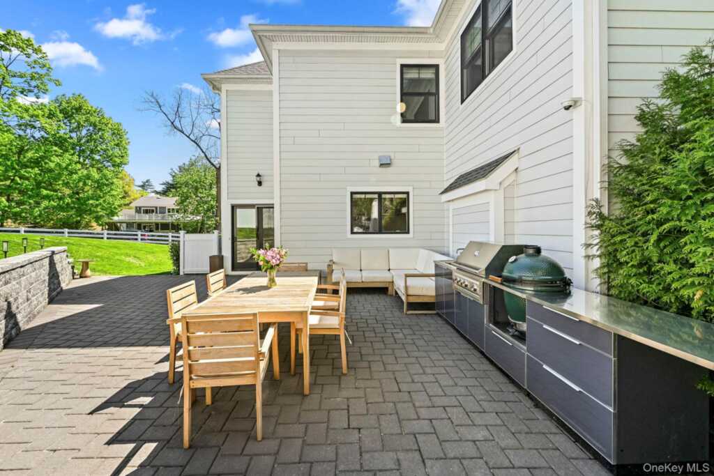407 Wilmot Road, New Rochelle, NY 10804 - Photo 42 of 50