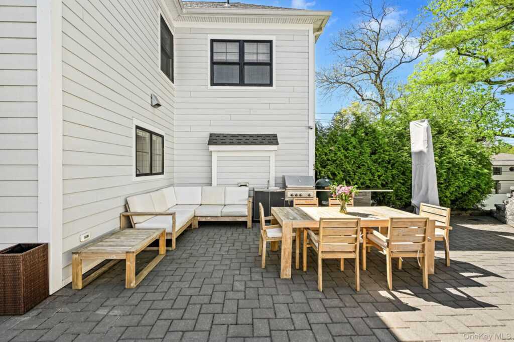407 Wilmot Road, New Rochelle, NY 10804 - Photo 43 of 50
