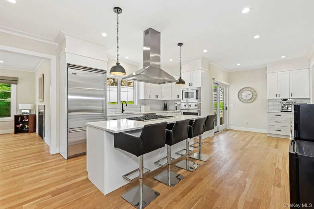 407 Wilmot Road, New Rochelle, NY 10804 - Photo 8 of 50