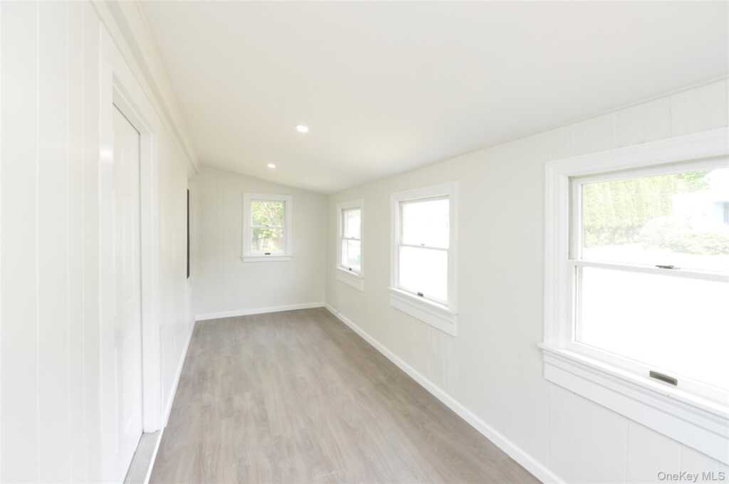7 Pioneer Avenue, Suffern, NY 10901 - Photo 7 of 27
